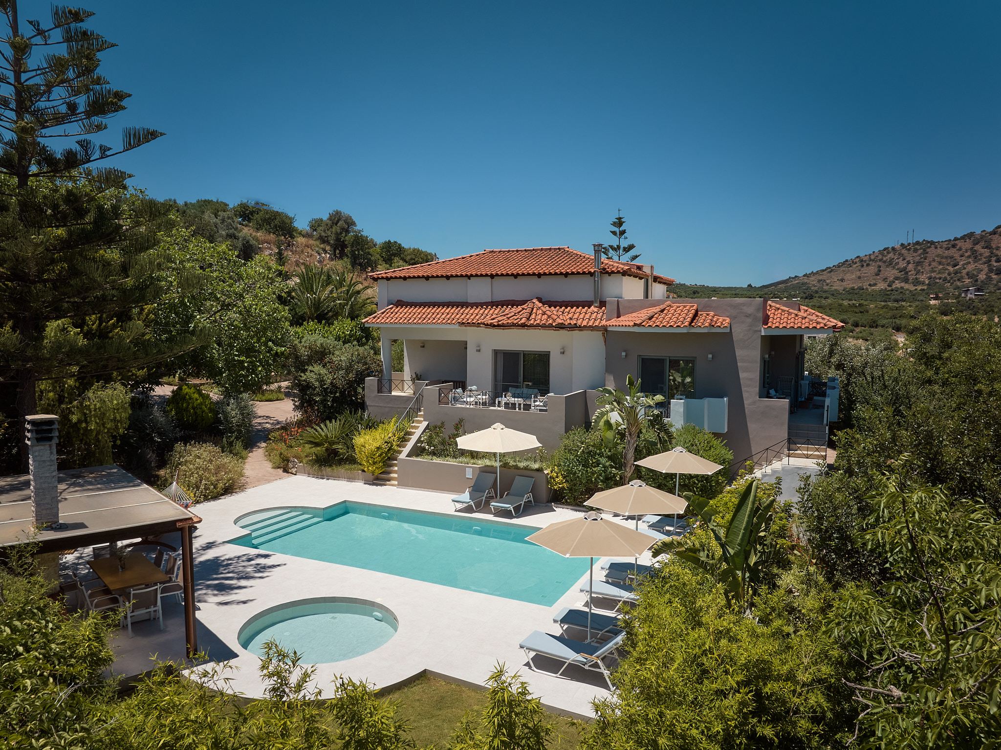 The 50m² private pool creates a refreshing centrepiece within Alonia’s lush gardens.
